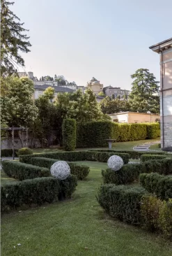 Fil De Fer Outdoor Floor Lamp -Fashion Lighting FildeFer Ofloor install3