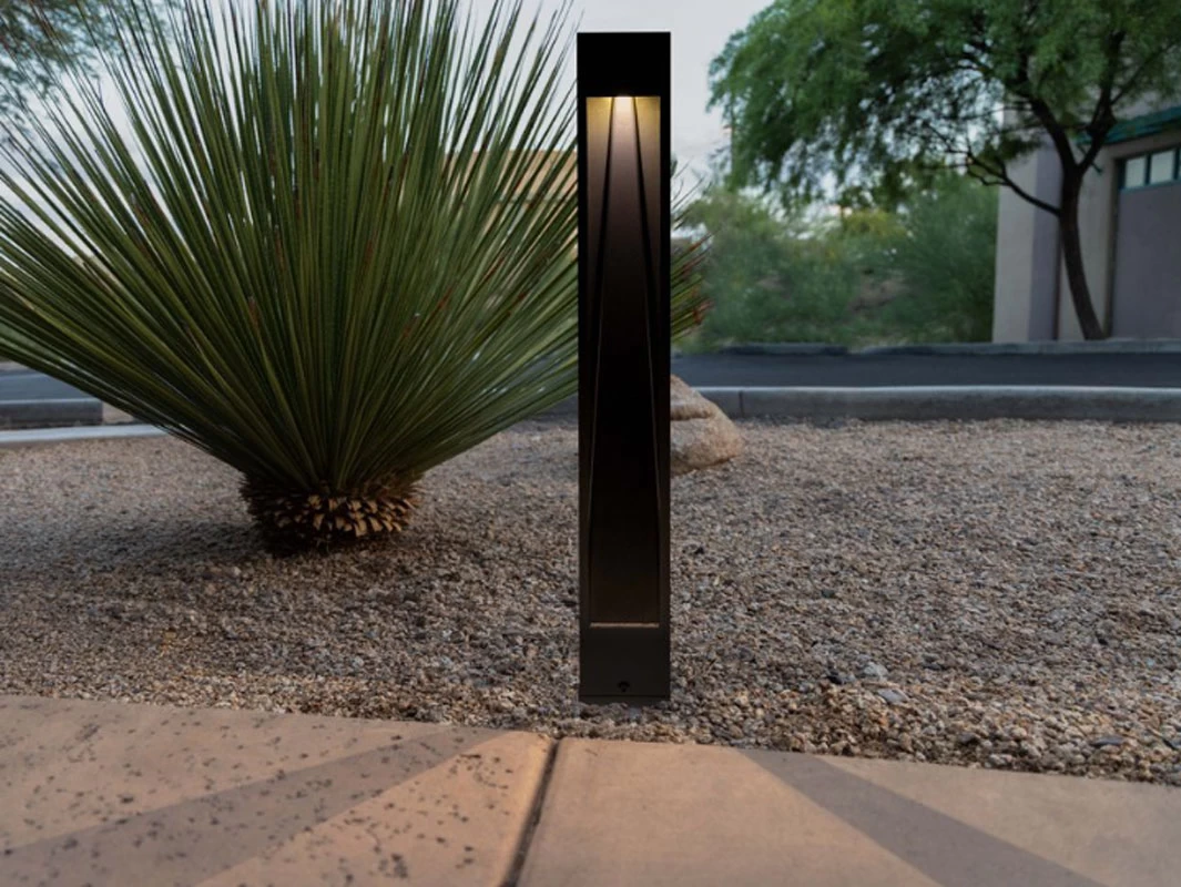 Mount Rainier Three-Window Outdoor Bollard 12V 2 Mount Rainier Three-Window Outdoor Bollard 12V - Image 2