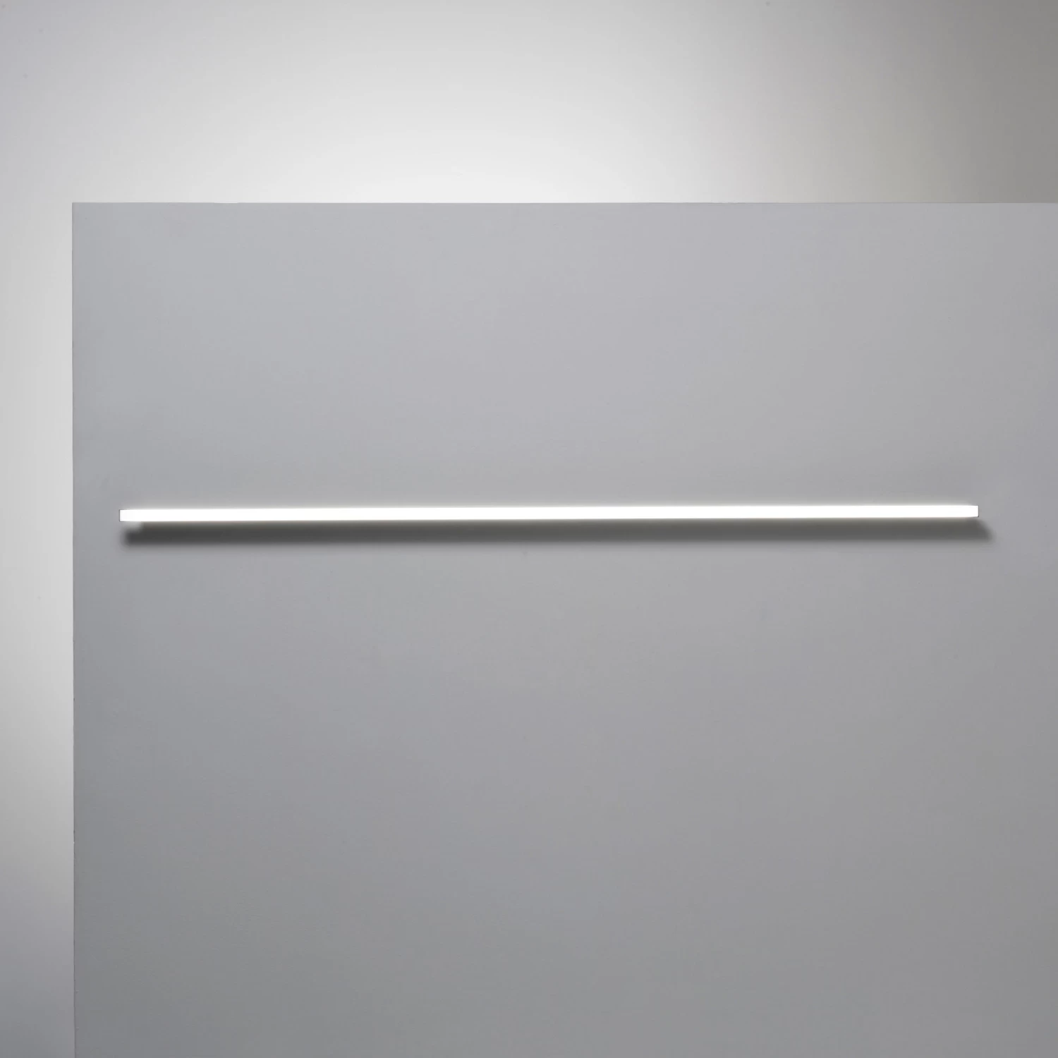 Ritmo Linear Plug-in Wall Sconce 2 Ritmo Linear Plug-in Wall Sconce - Image 2