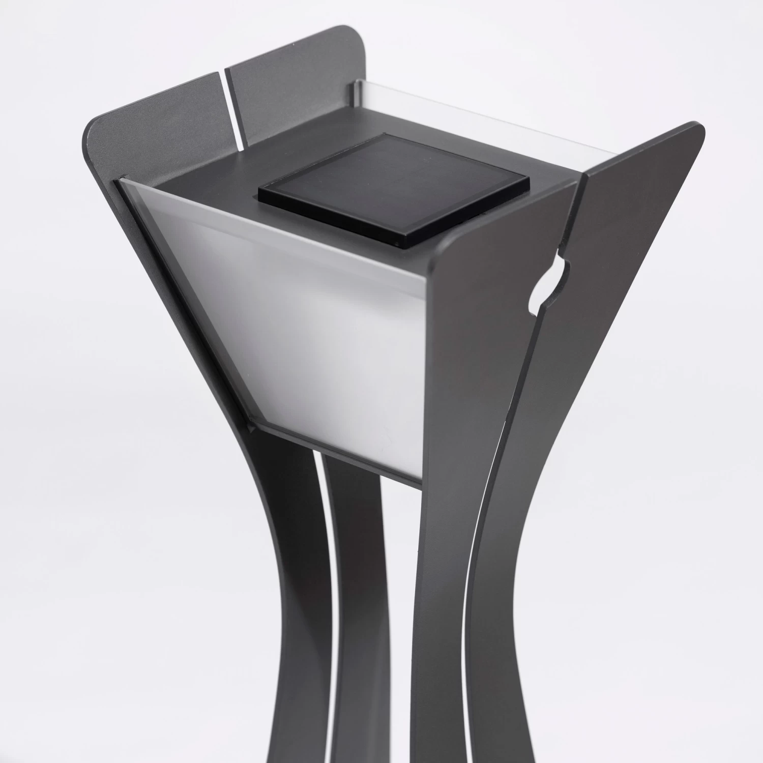 Bloom Outdoor Solar Floor Lamp 6 Bloom Outdoor Solar Floor Lamp - Image 6