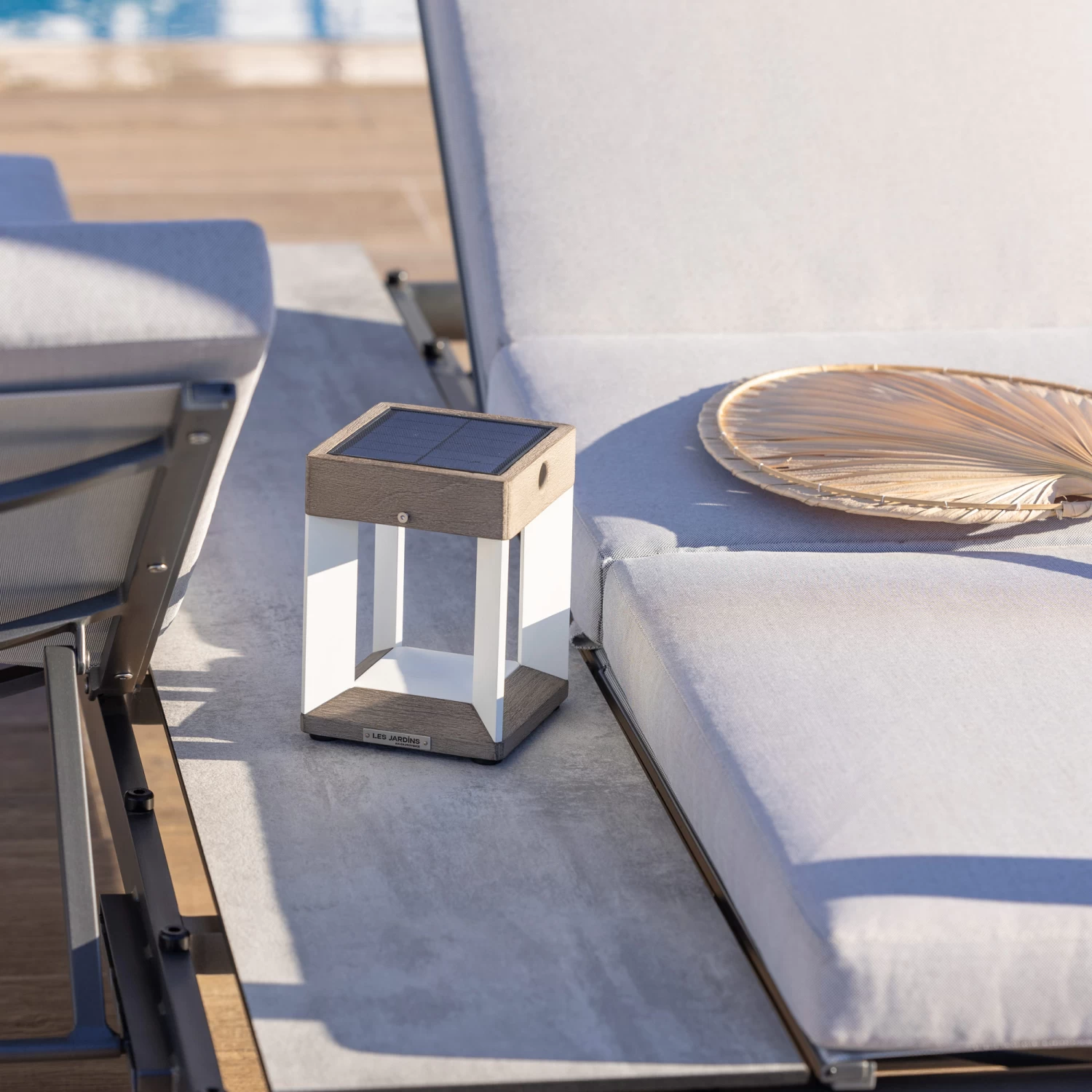 Blade Outdoor Solar Portable Table Lamp 6 Blade Outdoor Solar Portable Table Lamp - Image 6