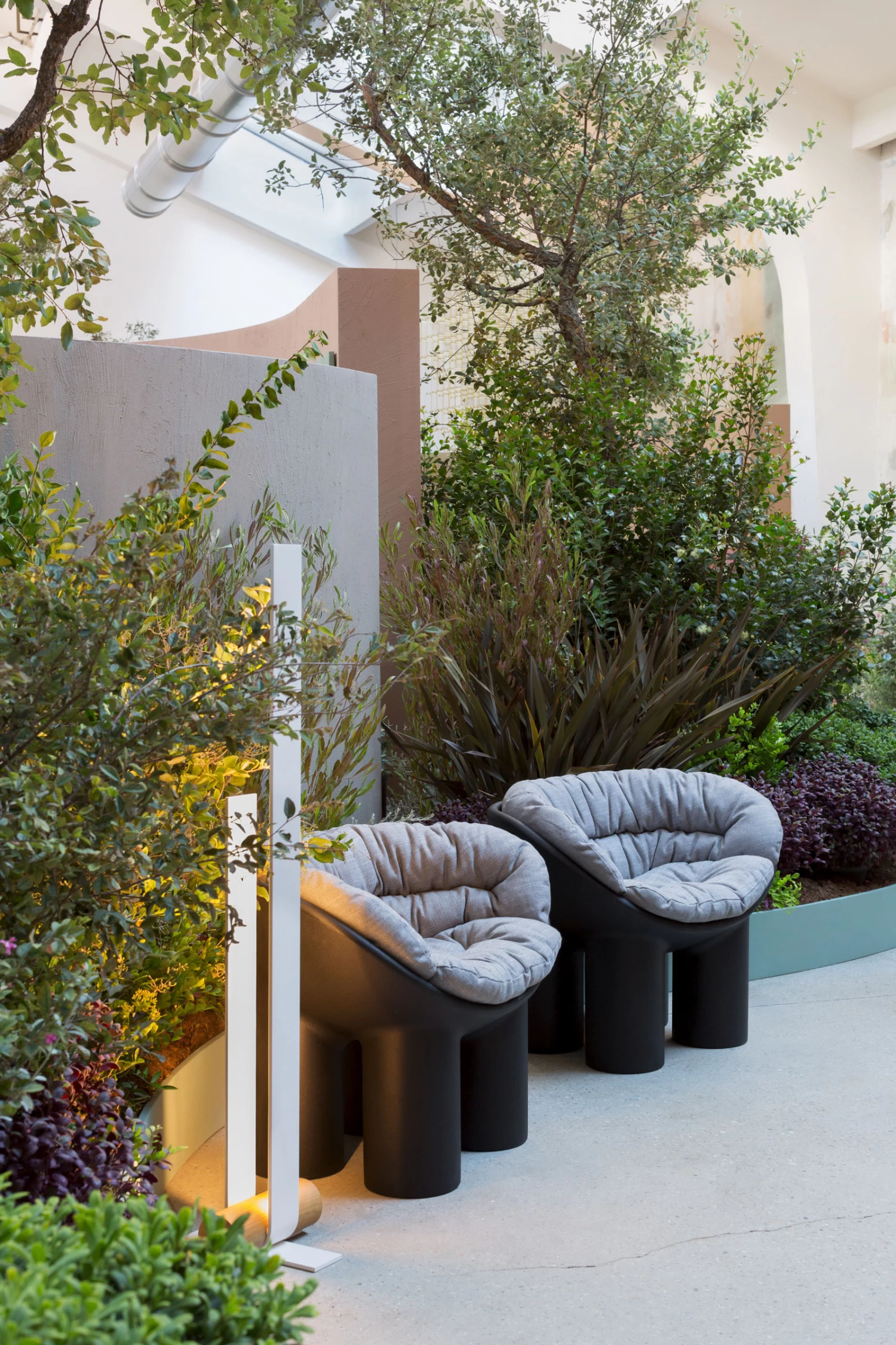 Nastro Outdoor Curved Floor Lamp 4 Nastro Outdoor Curved Floor Lamp - Image 4