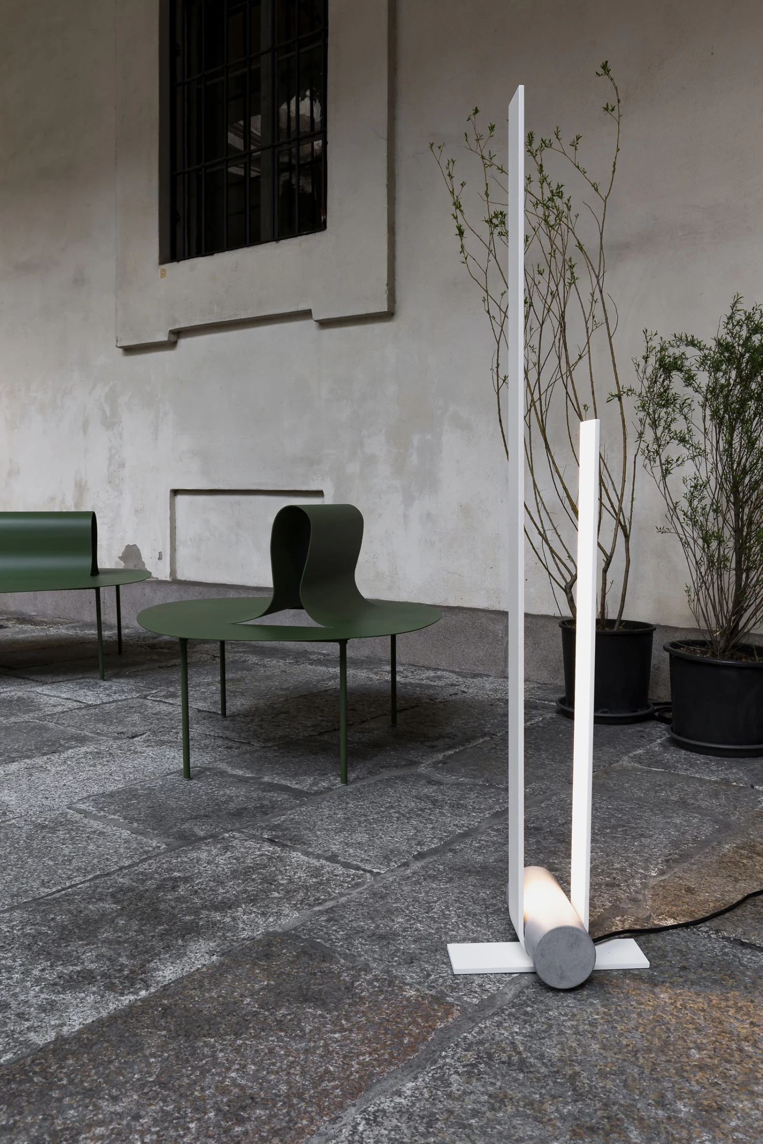 Nastro Outdoor Curved Floor Lamp 2 Nastro Outdoor Curved Floor Lamp - Image 2