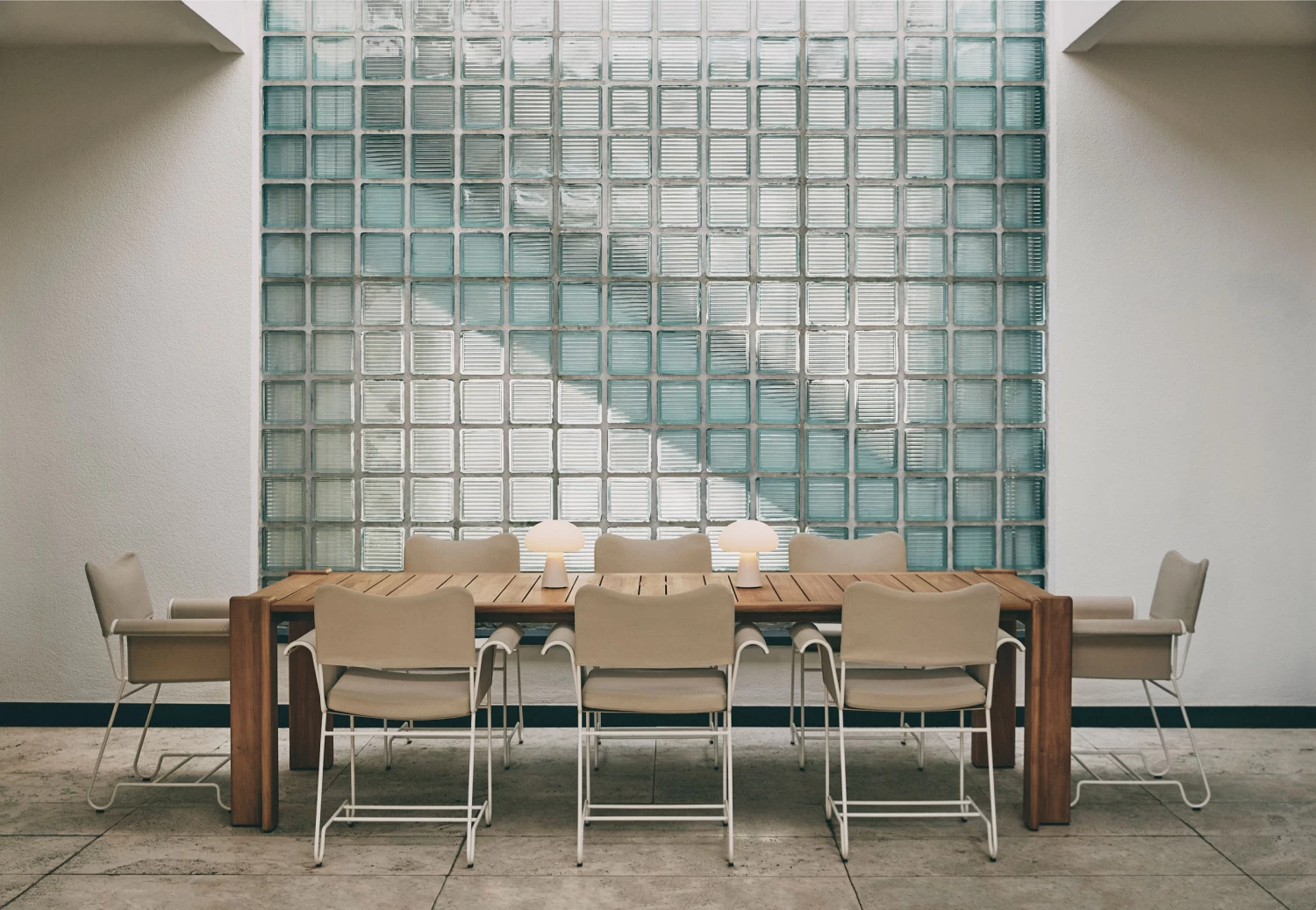 Gubi Obello Rechargeable Table Lamp 7 Gubi Obello Rechargeable Table Lamp - Image 7