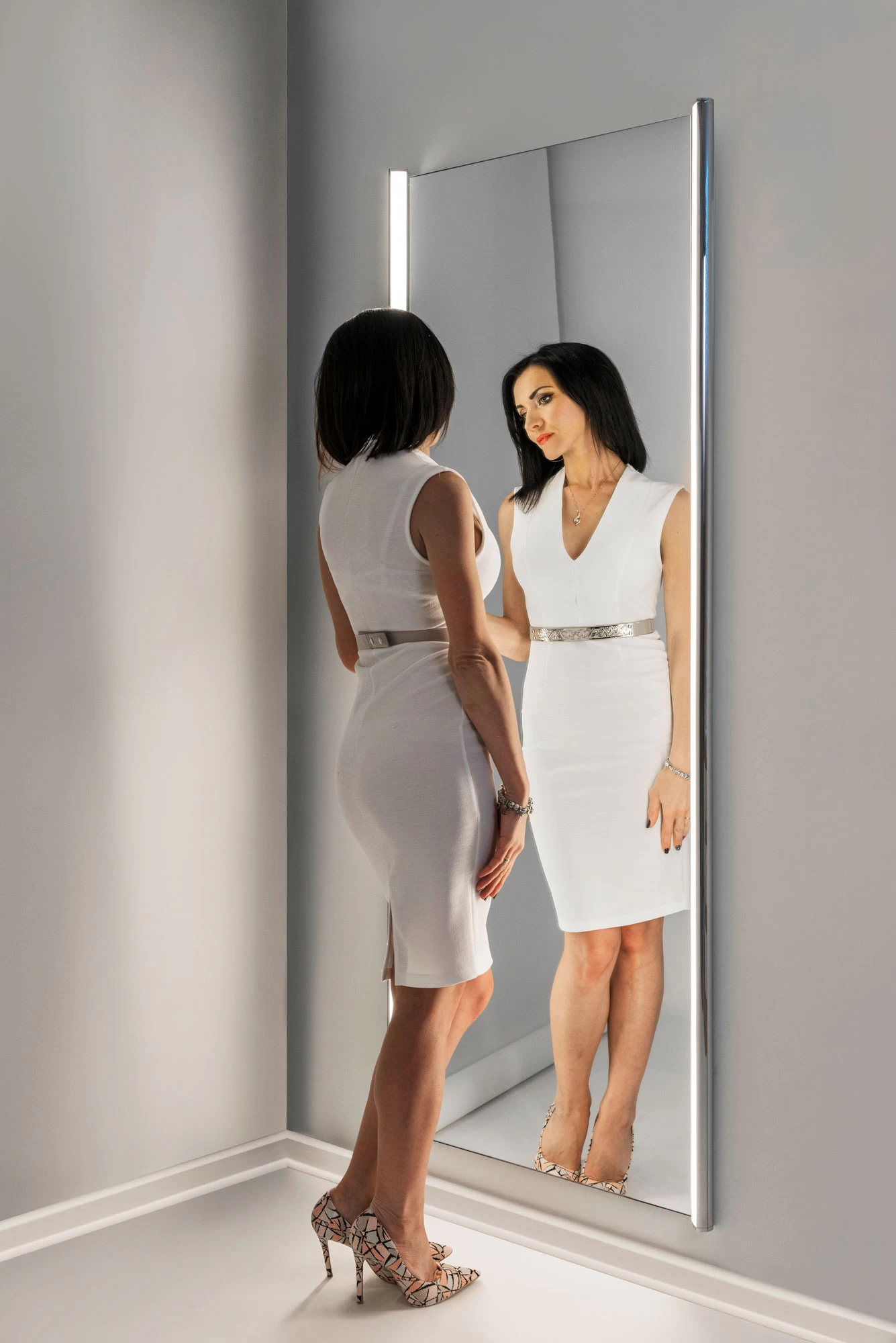 Bardot Tunable White Bath Bar With Remote Power 5 Bardot Tunable White Bath Bar With Remote Power - Image 5