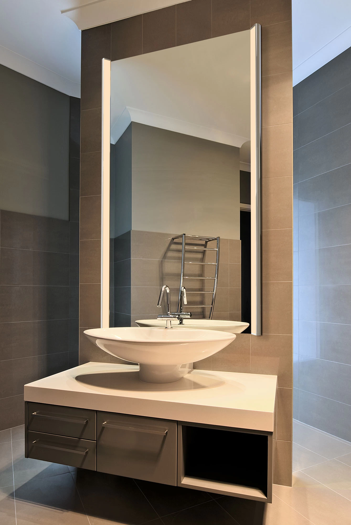 Bardot Tunable White Bath Bar With Remote Power 6 Bardot Tunable White Bath Bar With Remote Power - Image 6