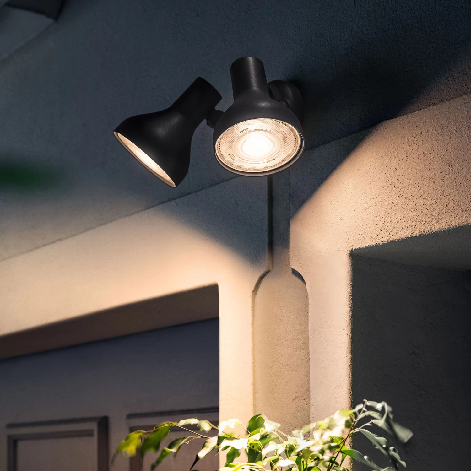 Philips Hue Hue PAR38 White Smart Bulb 2-Pack 1 Philips Hue Hue PAR38 White Smart Bulb 2-Pack