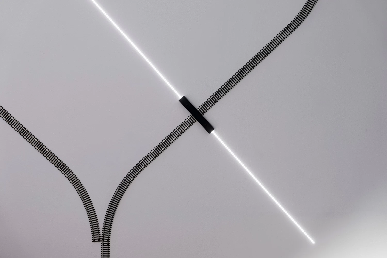 Rail Plug-In Wall Light 4 Rail Plug-In Wall Light - Image 4