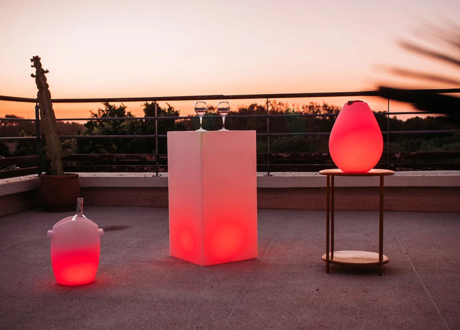 Vessel 2 Portable Bluetooth Indoor / Outdoor LED Lamp 2 Vessel 2 Portable Bluetooth Indoor / Outdoor LED Lamp - Image 2