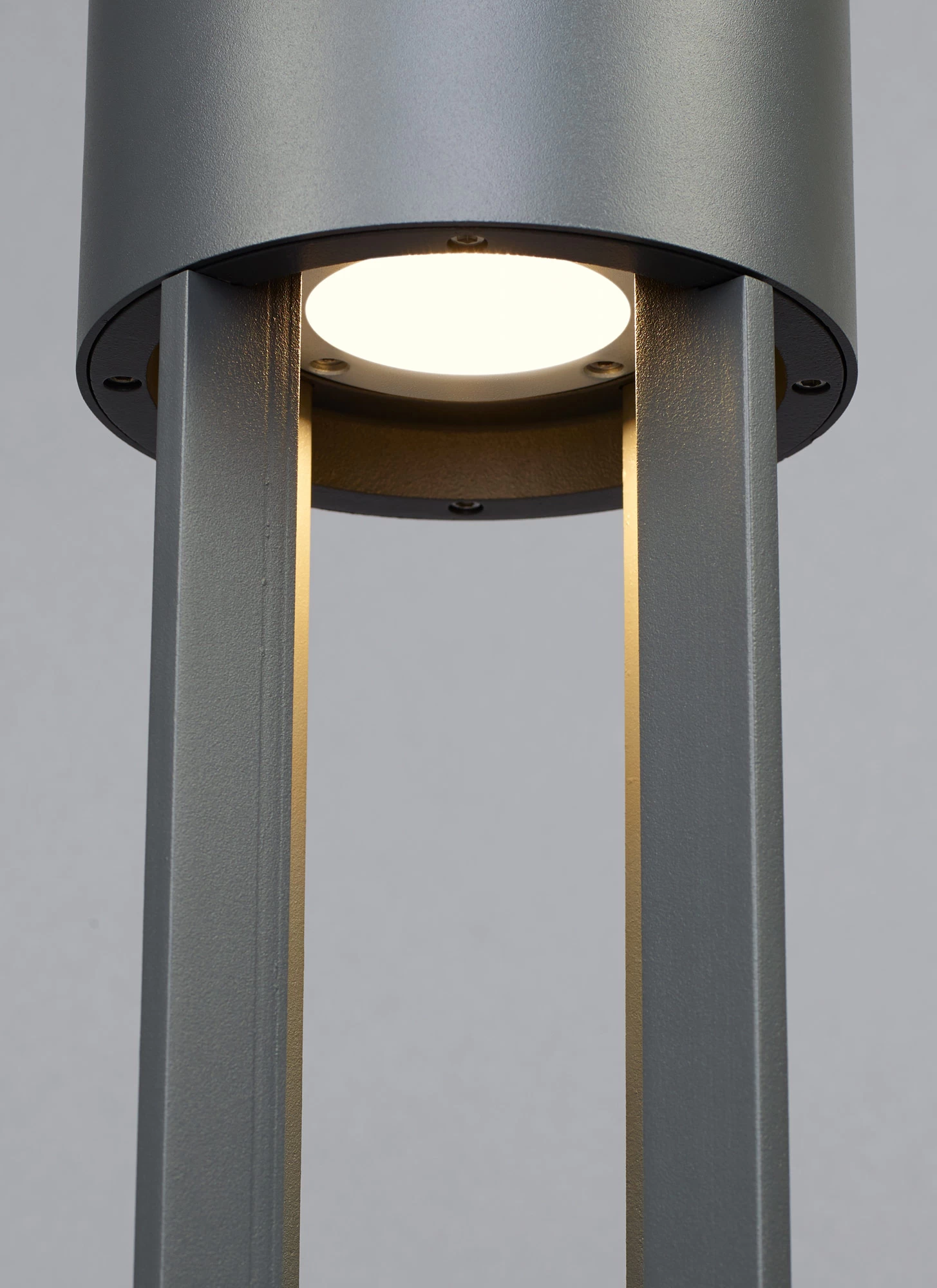 Turbo Outdoor Column Light 4 Turbo Outdoor Column Light - Image 4