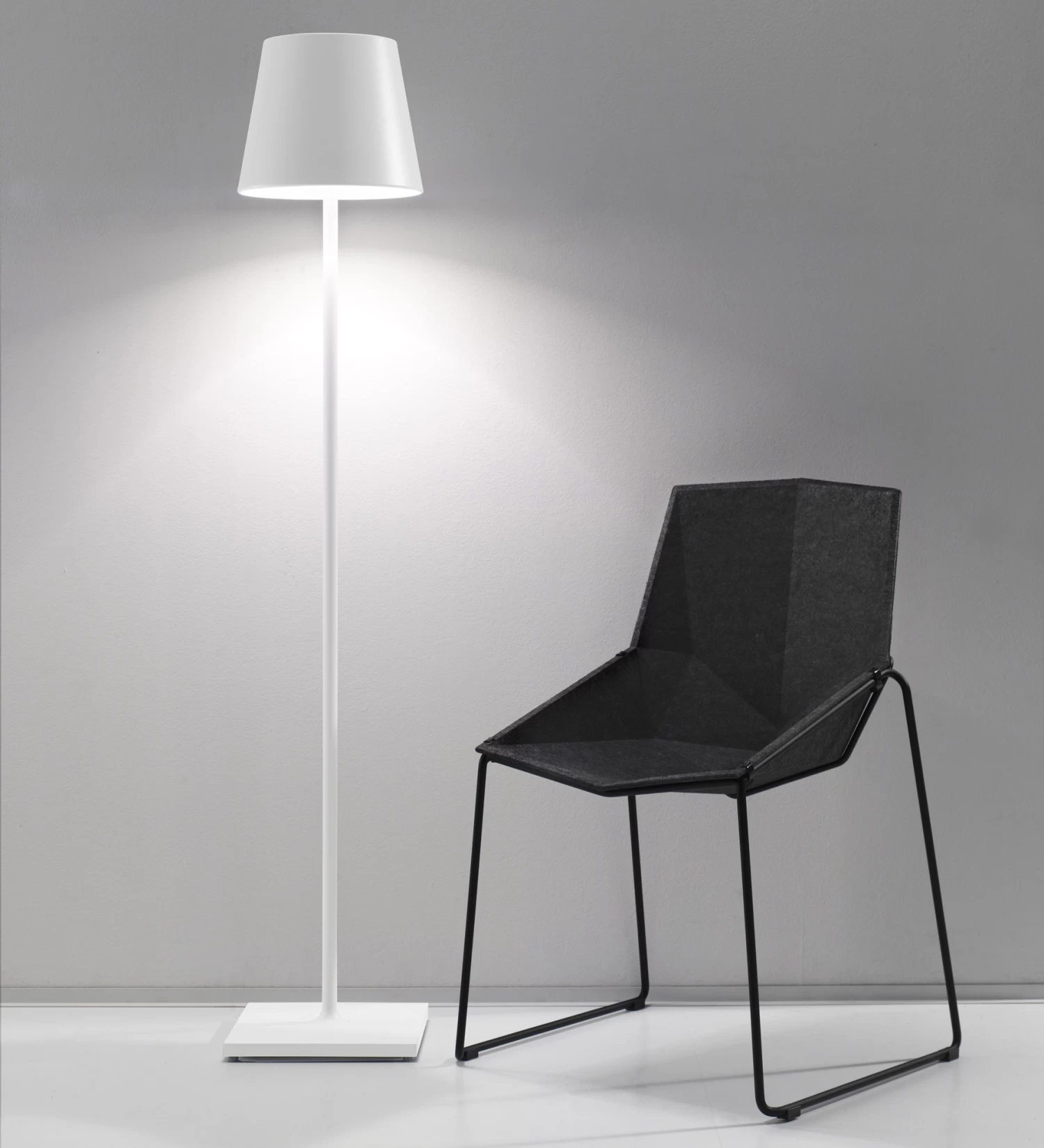 Poldina Pro XXL Indoor / Outdoor Rechargeable Floor Lamp 2 Poldina Pro XXL Indoor / Outdoor Rechargeable Floor Lamp - Image 2